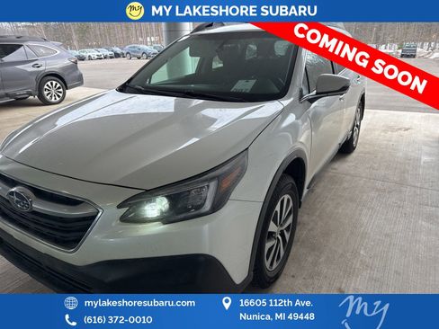 Used 2021 Subaru Outback Premium image 2