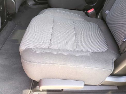 Used 2023 Chevrolet Traverse LT FWD image 23