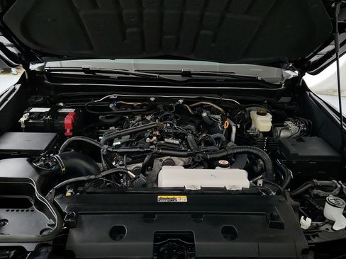 Used 2025 Toyota Tacoma SR AWD/4WD image 30