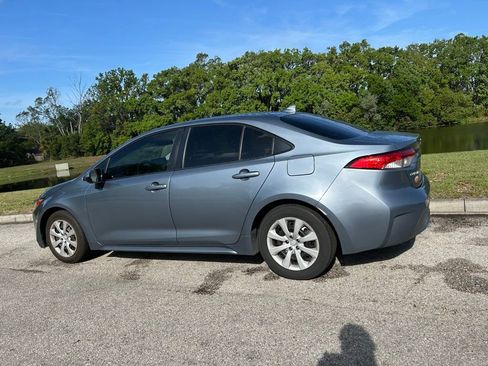Used 2022 Toyota Corolla LE image 3