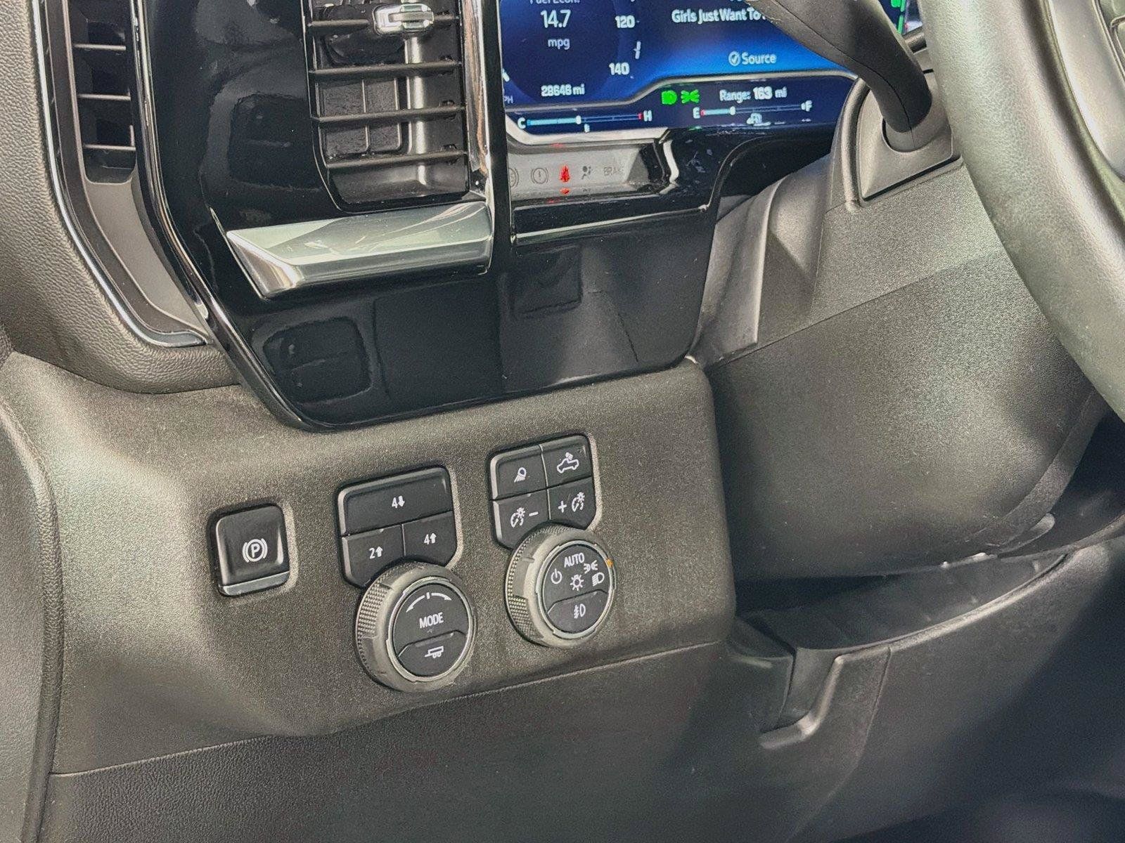 Used 2025 Chevrolet Silverado 3500 LT w/ Safety Package AWD/4WD image 17