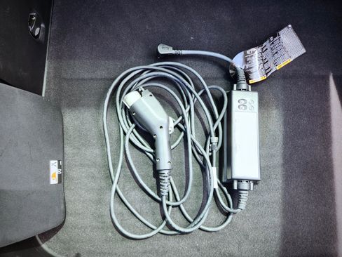Used 2017 Chevrolet Volt LT FWD image 37