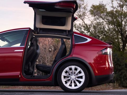 Used 2017 Tesla Model X 75D image 29