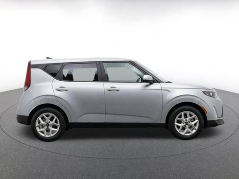 Used 2025 Kia Soul LX w/ LX Technology Package FWD image 14