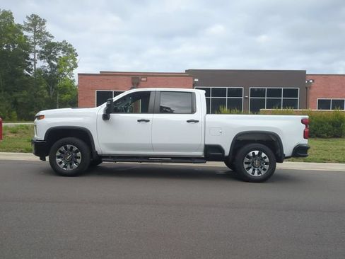 Used 2023 Chevrolet Silverado 2500 Custom w/ Custom Value Package AWD/4WD image 10
