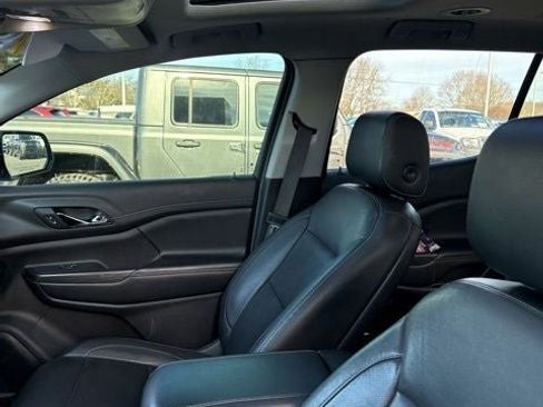 Used 2019 GMC Acadia SLT image 32