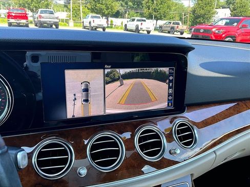 Used 2019 Mercedes-Benz E 300 4MATIC image 19