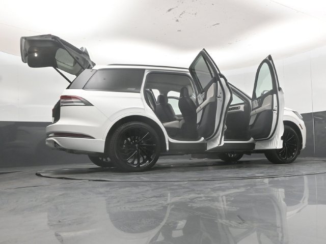 Used 2025 Lincoln Aviator Reserve w/ Equipment Group 201A AWD/4WD image 52