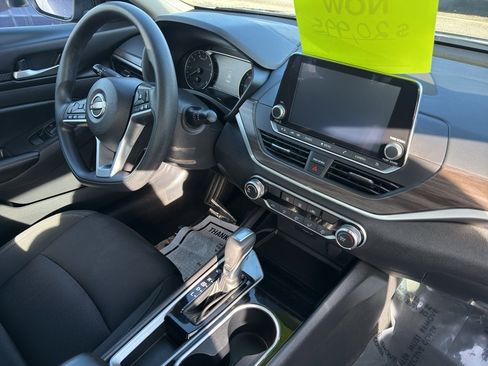 Used 2024 Nissan Altima 2.5 SV image 19