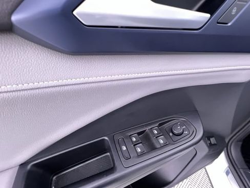 Used 2024 Volkswagen Taos SE image 13