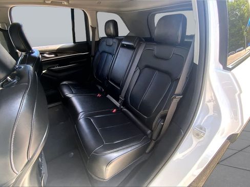Used 2023 Jeep Grand Cherokee Limited AWD/4WD image 21