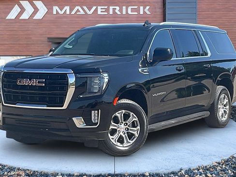 Used 2023 GMC Yukon XL SLE w/ Gmc Pro Safety Plus Package AWD/4WD image 3