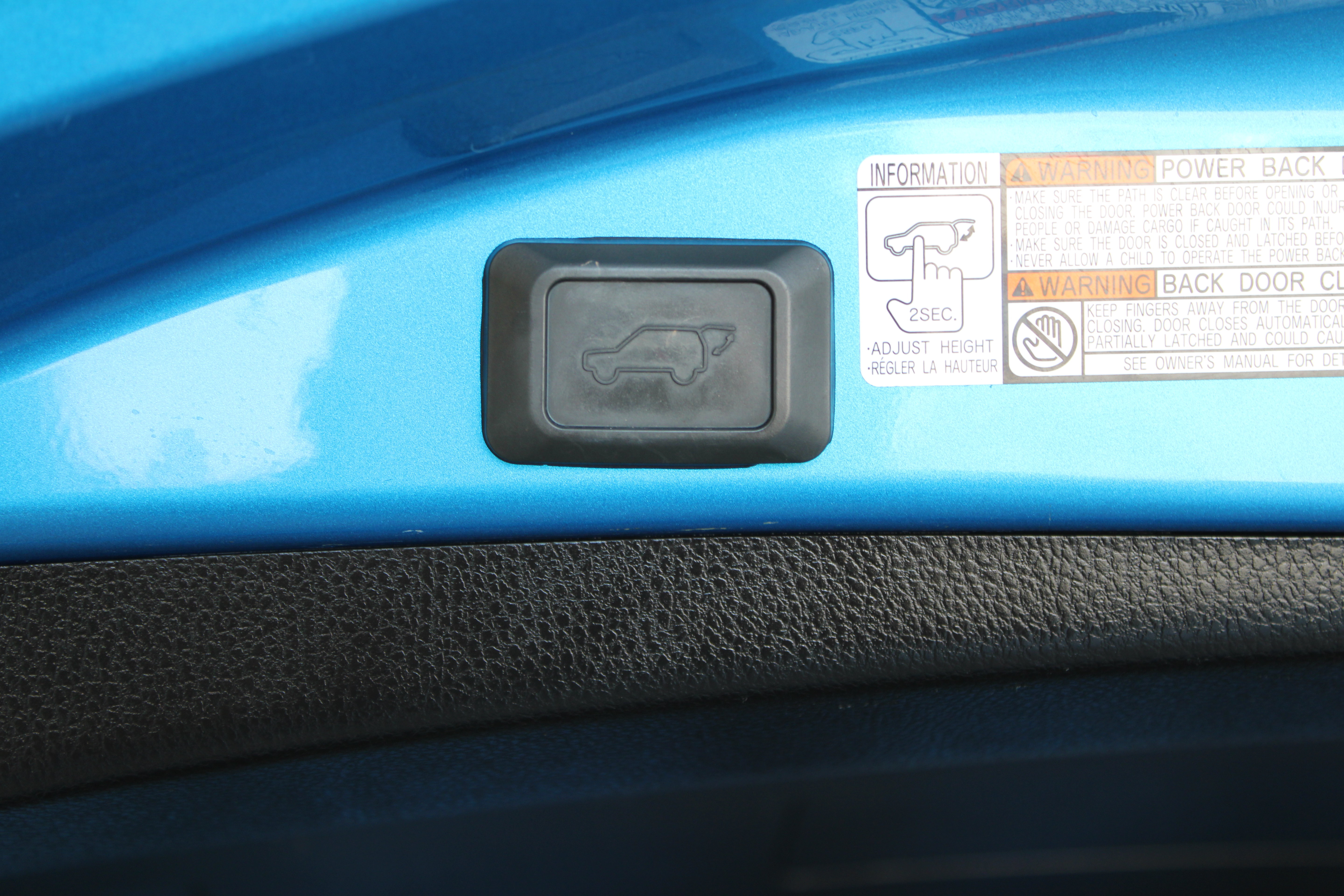 Used 2018 Toyota RAV4 XLE FWD image 32