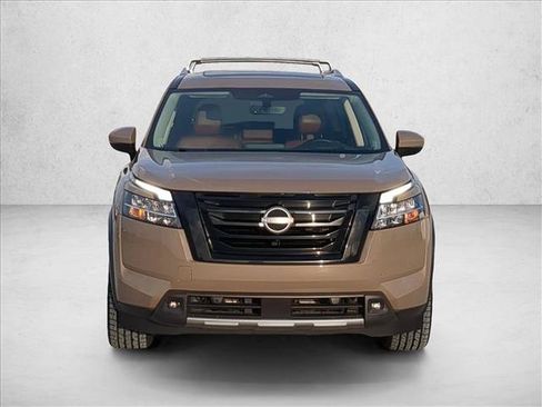 Used 2023 Nissan Pathfinder Platinum w/ Black Appearance Package AWD/4WD image 2