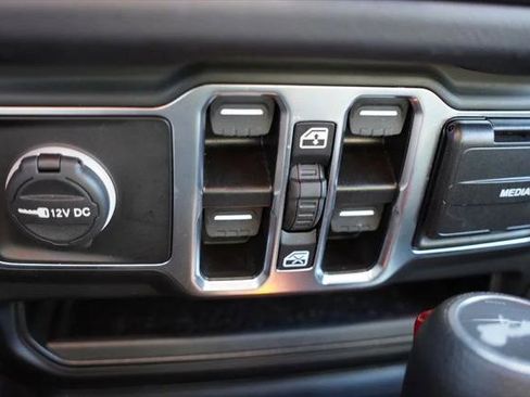 Used 2025 Jeep Wrangler Unlimited Sahara w/ Safety Group AWD/4WD image 30
