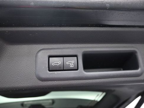 Used 2025 Toyota Sequoia Capstone AWD/4WD image 18