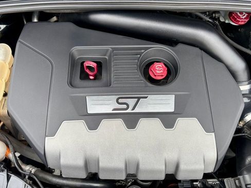 Used 2018 Ford Focus ST image 31