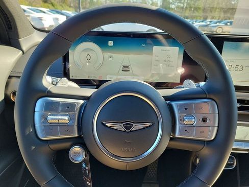 Used 2024 Genesis GV60 Advanced image 17