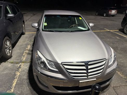 Used 2013 Hyundai Genesis 3.8 RWD image 2