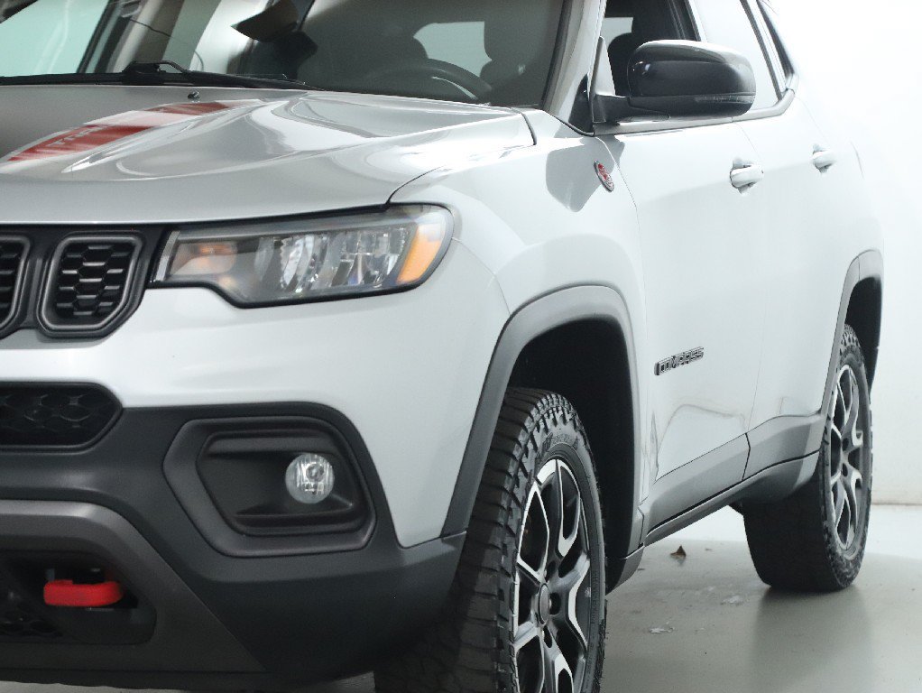 Used 2025 Jeep Compass Trailhawk AWD/4WD image 4