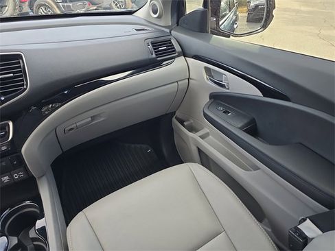 Used 2022 Honda Pilot Touring image 12