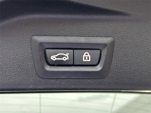 Used 2022 BMW X5 sDrive40i w/ M Sport Package image 17