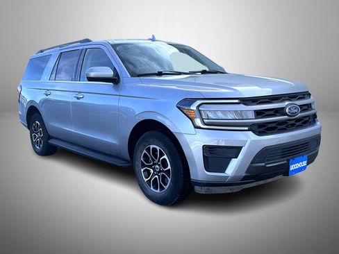 Used 2024 Ford Expedition Max XLT image 3