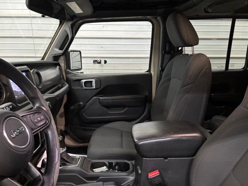 Used 2022 Jeep Gladiator Sport AWD/4WD image 19