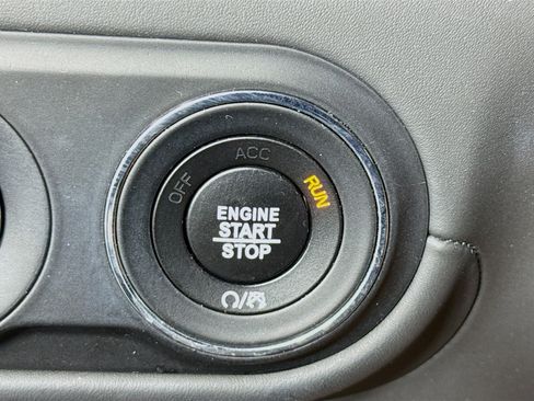 Used 2021 Maserati Levante image 20