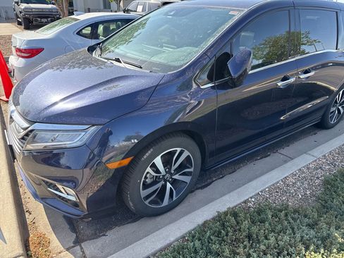 Used 2018 Honda Odyssey Elite image 2