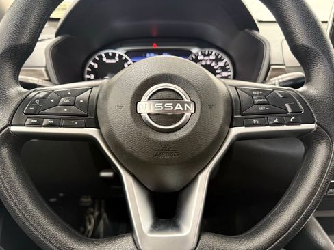 Used 2025 Nissan Altima 2.5 SV image 40