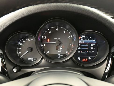 Certified 2025 Porsche Macan image 18