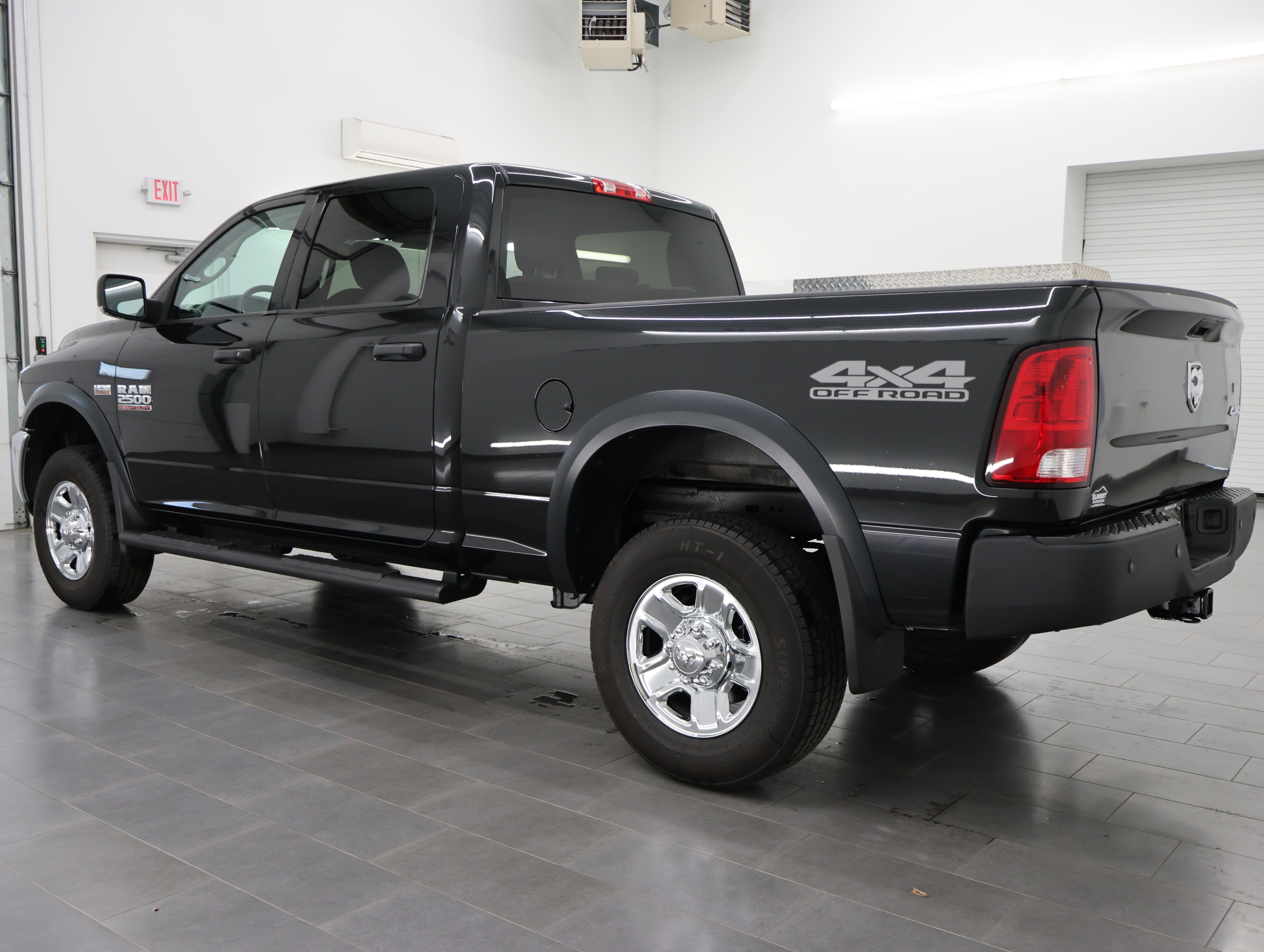 Used 2018 RAM 2500 Tradesman w/ Chrome Appearance Group AWD/4WD image 6