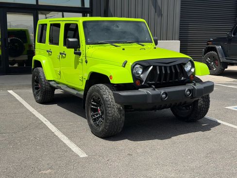 Used 2013 Jeep Wrangler Unlimited Sahara w/ Connectivity Group AWD/4WD image 10