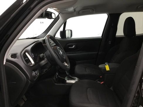 Used 2022 Jeep Renegade Latitude w/ Convenience Group AWD/4WD image 5