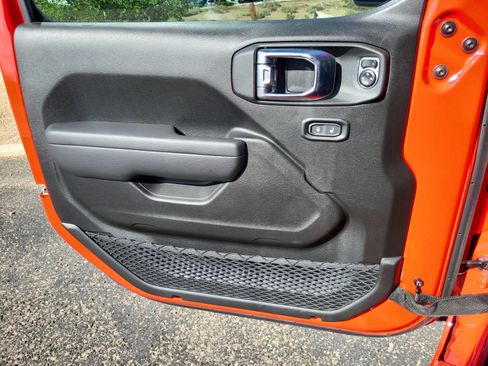 New 2025 Jeep Gladiator Rubicon w/ Convenience Group image 13