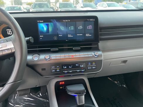 Used 2025 Hyundai Kona SEL image 18