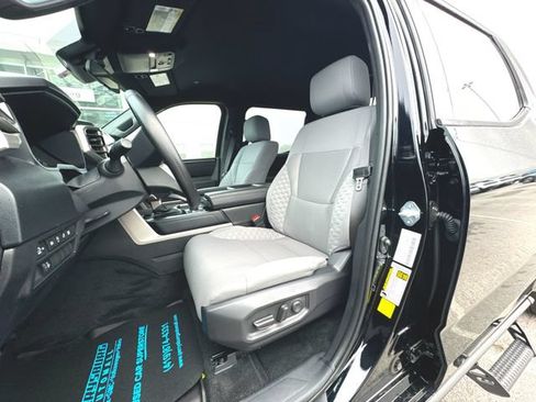 Used 2025 Toyota Tundra SR5 AWD/4WD image 18