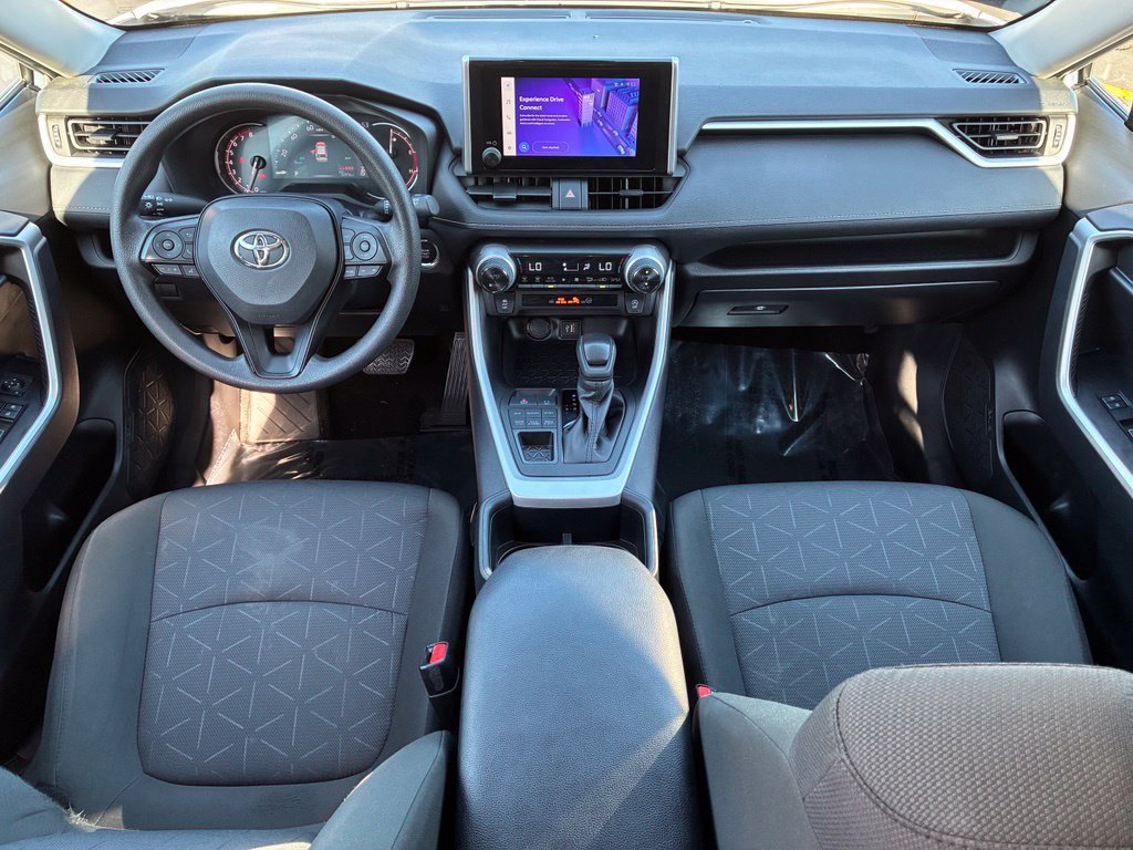 Used 2025 Toyota RAV4 XLE AWD/4WD image 5