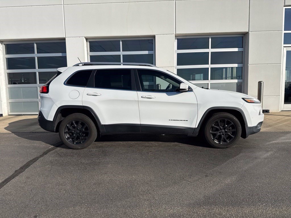 Used 2015 Jeep Cherokee Latitude w/ Comfort/Convenience Group FWD image 3
