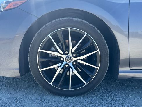 Used 2022 Toyota Camry SE w/ Cold Weather Package FWD image 12