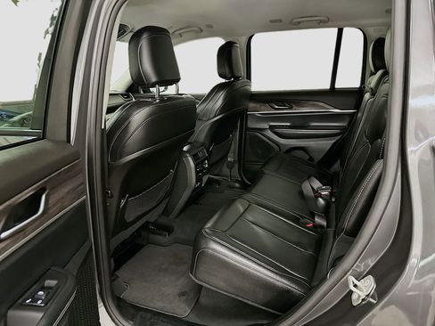 Used 2023 Jeep Grand Cherokee Limited image 29