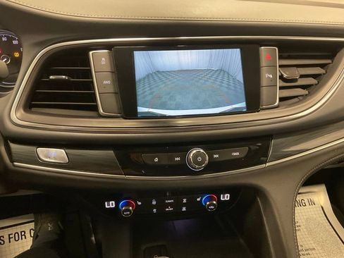 Used 2019 Buick Enclave Essence AWD/4WD image 16