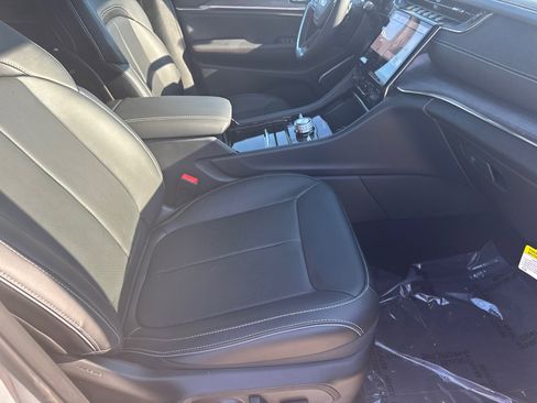 New 2025 Jeep Grand Cherokee L Overland w/ Trailer Tow Package image 13