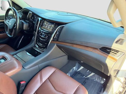 Used 2020 Cadillac Escalade Luxury RWD image 15
