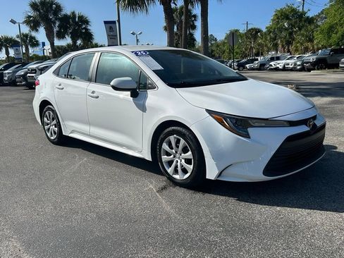 Used 2025 Toyota Corolla LE image 9