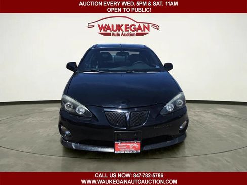 Used 2005 Pontiac Grand Prix GT w/ Leather Trim Package FWD image 2