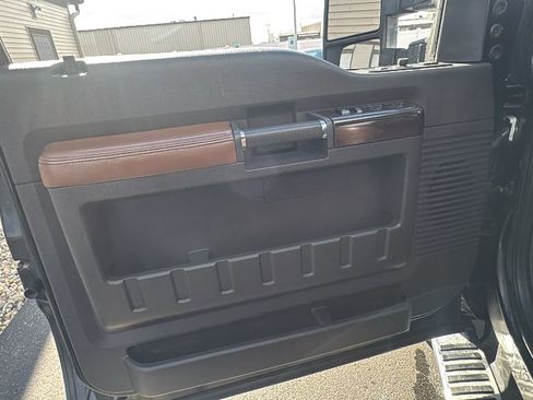 Used 2016 Ford F450 Platinum w/ Platinum Package image 17