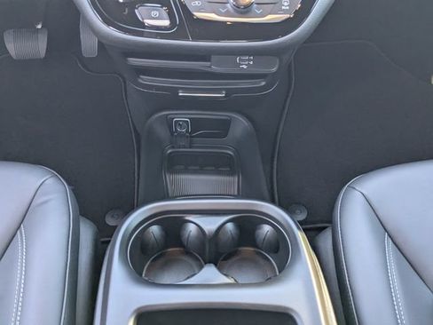New 2026 Chrysler Pacifica Select AWD/4WD image 18