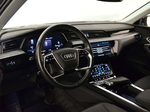 Used 2021 Audi e-tron Premium Plus w/ Premium Plus Package image 27